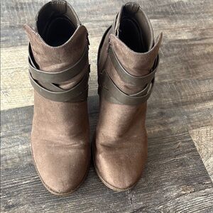 Brown Ankle Boots with Crisscross Straps and Block Heel